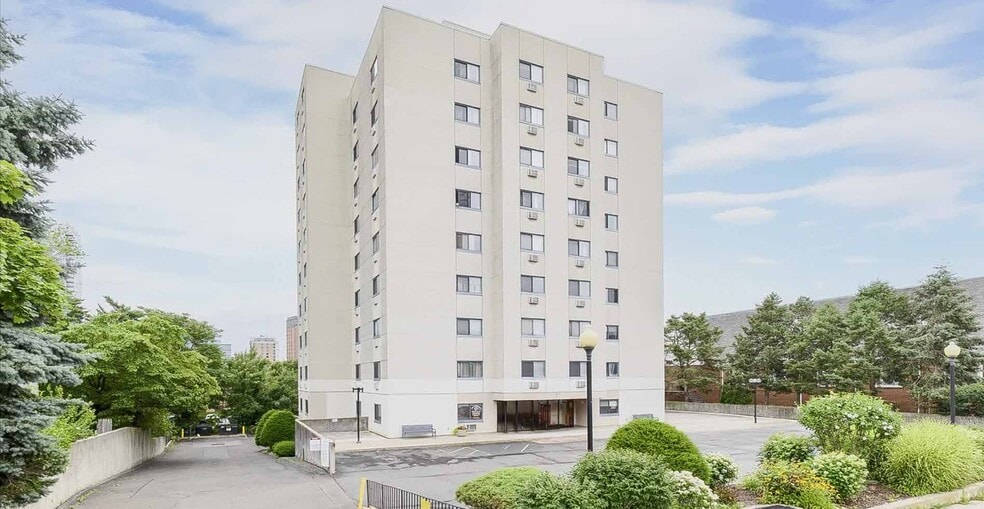 51 Schuyler Ave, Stamford, CT à vendre - Photo du bâtiment - Image 3 de 3