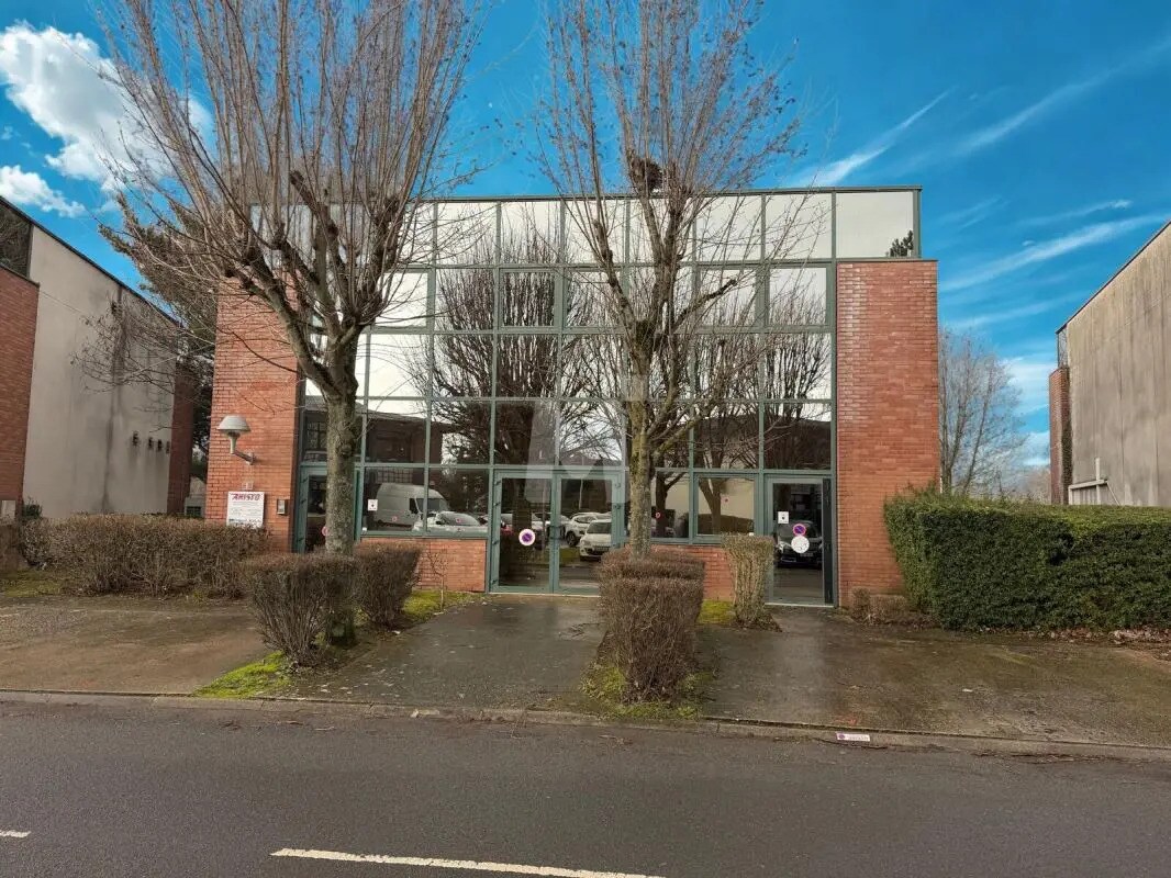 Office in Évry-Courcouronnes for sale Building Photo- Image 1 of 11