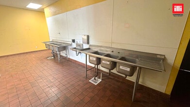 4304-4324 Cochran St, Simi Valley, CA for lease Interior Photo- Image 2 of 5