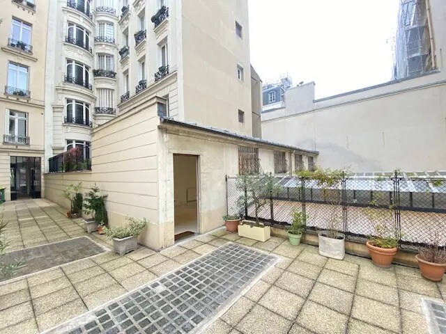 Office in Paris for lease Building Photo- Image 1 of 7