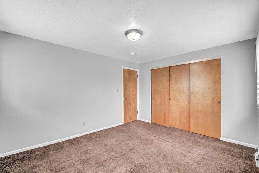 818-850 S Green Rd, South Euclid, OH for sale - Interior Photo - Image 3 of 138