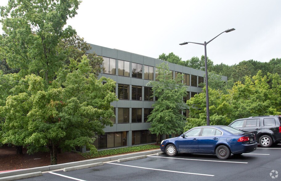 2100 Powers Ferry Rd SE, Atlanta, GA à louer - Photo du bâtiment - Image 3 de 13