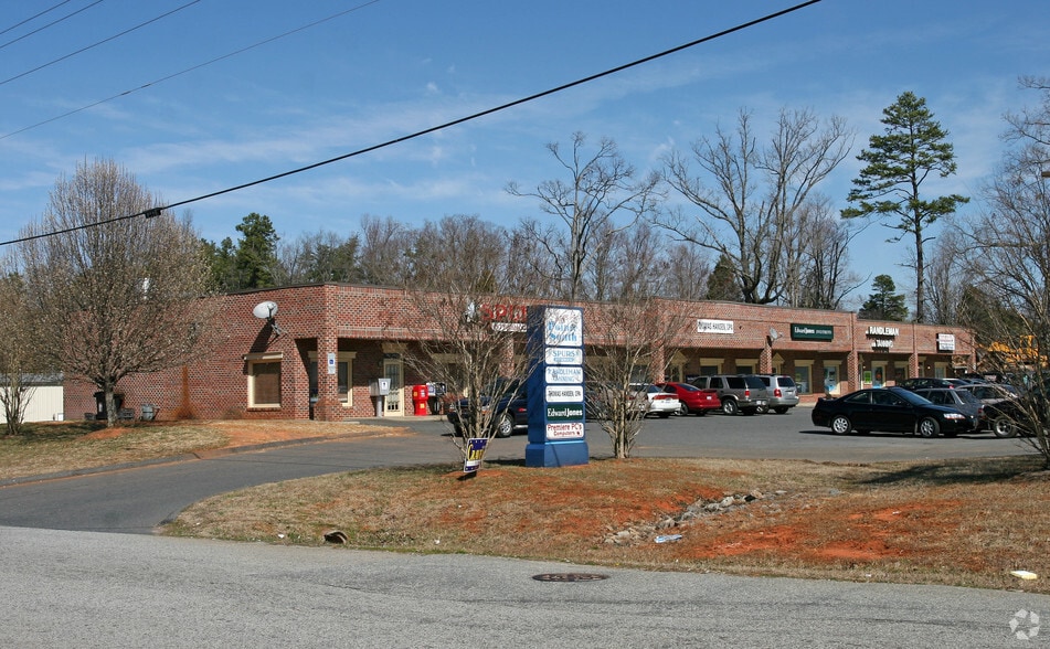112-118 Pointe South Dr, Randleman, NC for lease - Building Photo - Image 2 of 11