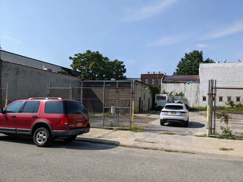 6936 76th St, Flushing, NY for sale - Primary Photo - Image 1 of 4