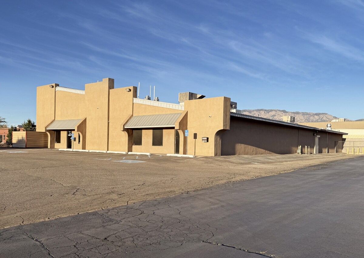 6814 Academy Pky, Albuquerque, NM for lease Primary Photo- Image 1 of 17