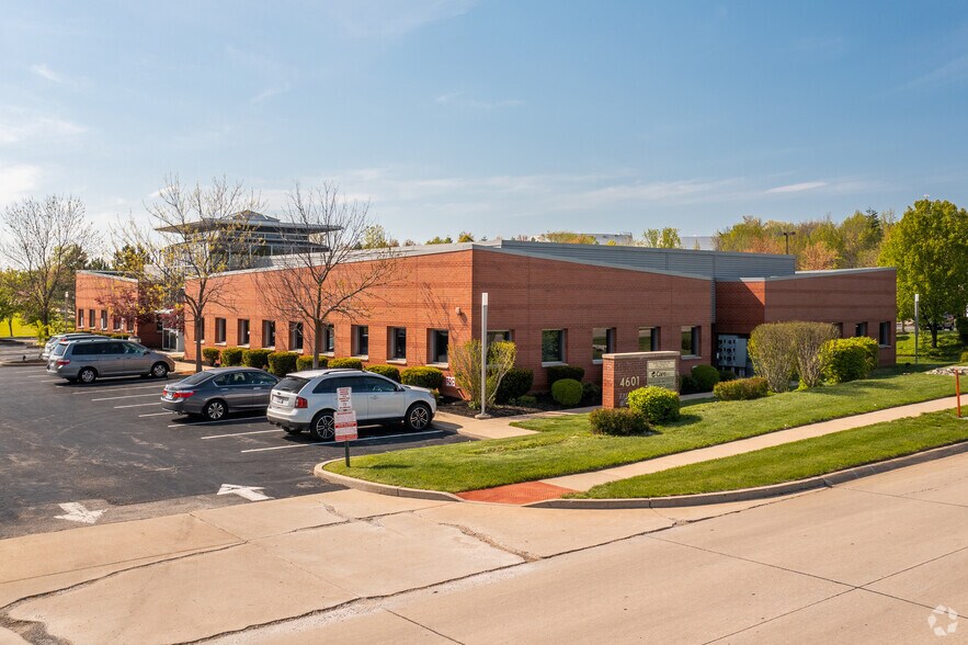 4601 Executive Center Pky, Saint Peters, MO à louer - Photo du bâtiment - Image 2 de 4