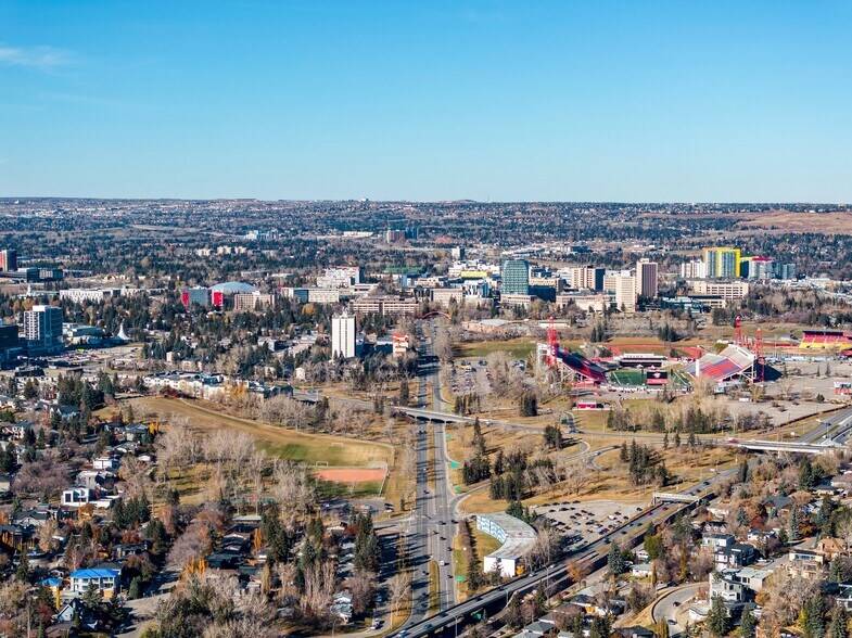 2401 5 Av NW, Calgary, AB à vendre - Photo du b timent - Image 3 de 19