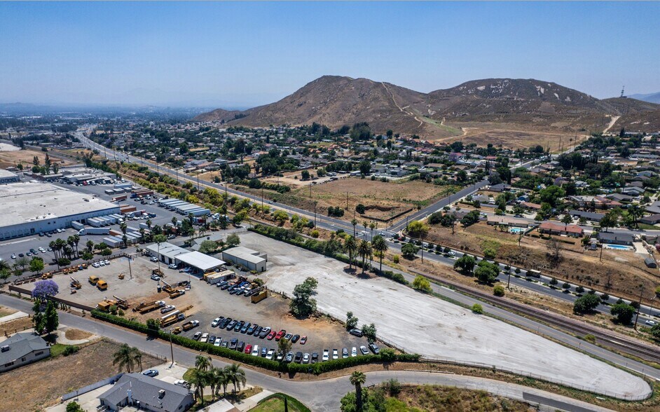 21600 Walnut Ave, Grand Terrace, CA à vendre - Photo du bâtiment - Image 2 de 18