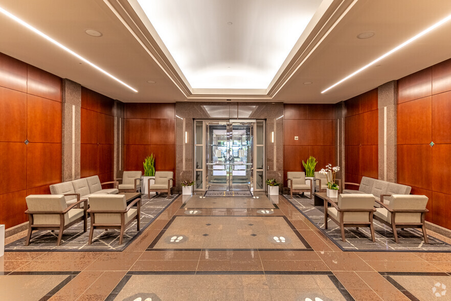 909 Hidden Ridge Dr, Irving, TX for lease - Lobby - Image 2 of 10