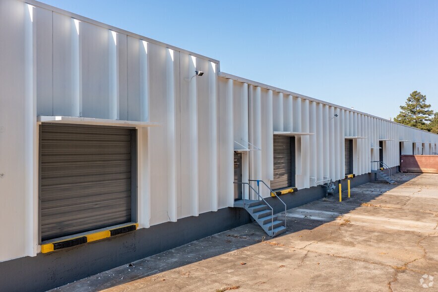 6420-6432 Warren Dr, Norcross, GA à louer - Photo du bâtiment - Image 2 de 8