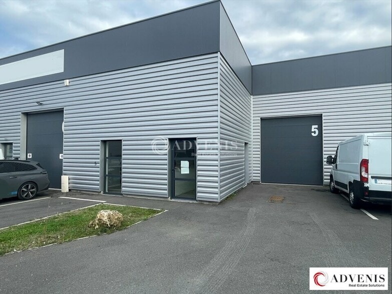 Office in VILLENAVE-D'ORNON for lease - Building Photo - Image 2 of 6