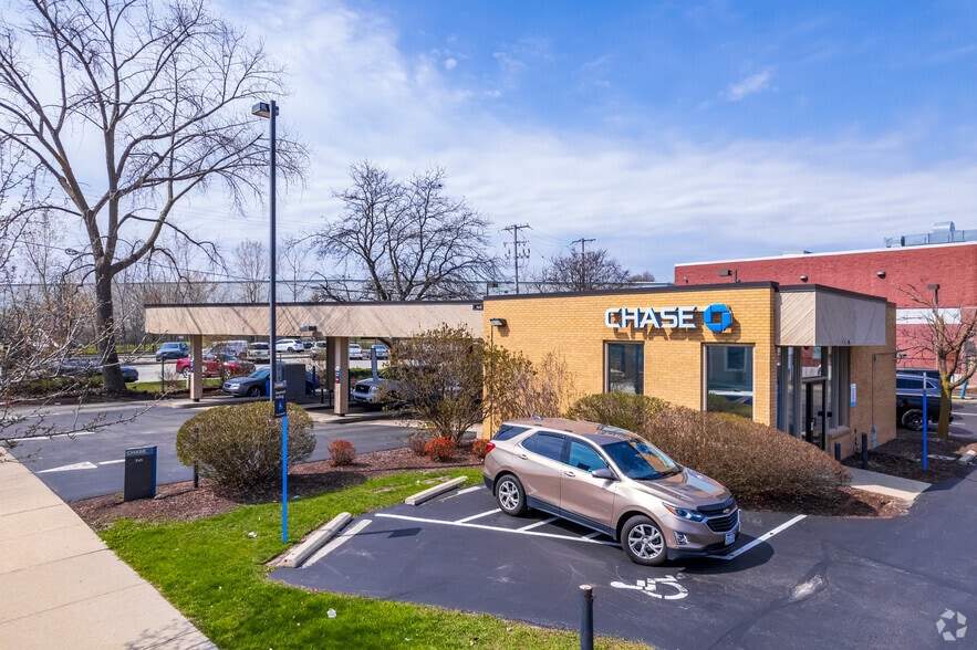 201 W Capitol Dr, Milwaukee, WI for lease - Building Photo - Image 3 of 5