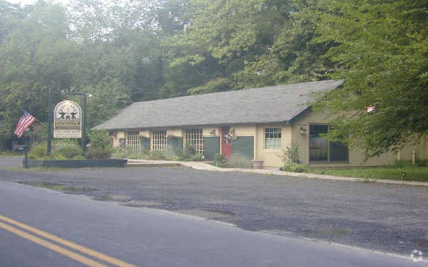 991 River Rd, Erwinna, PA for lease - Primary Photo - Image 1 of 9