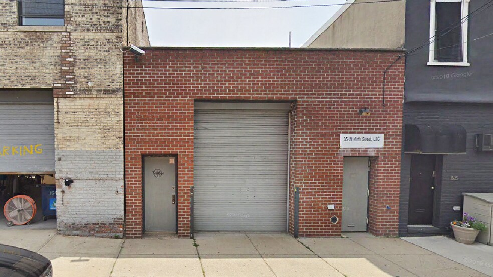 3521 Ninth St, Long Island City, NY à vendre - Photo du bâtiment - Image 2 de 3