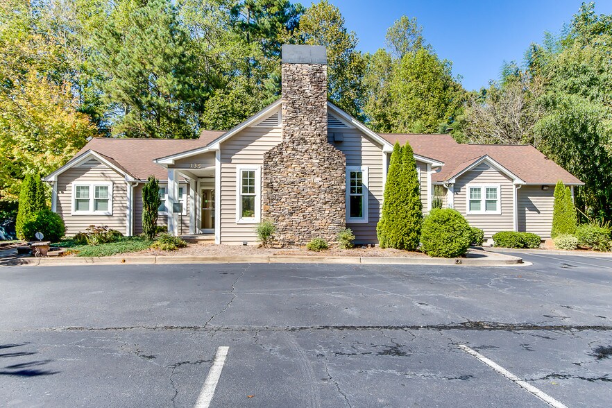 135 Professional Park Dr, Seneca, SC à louer - Photo principale - Image 1 de 45