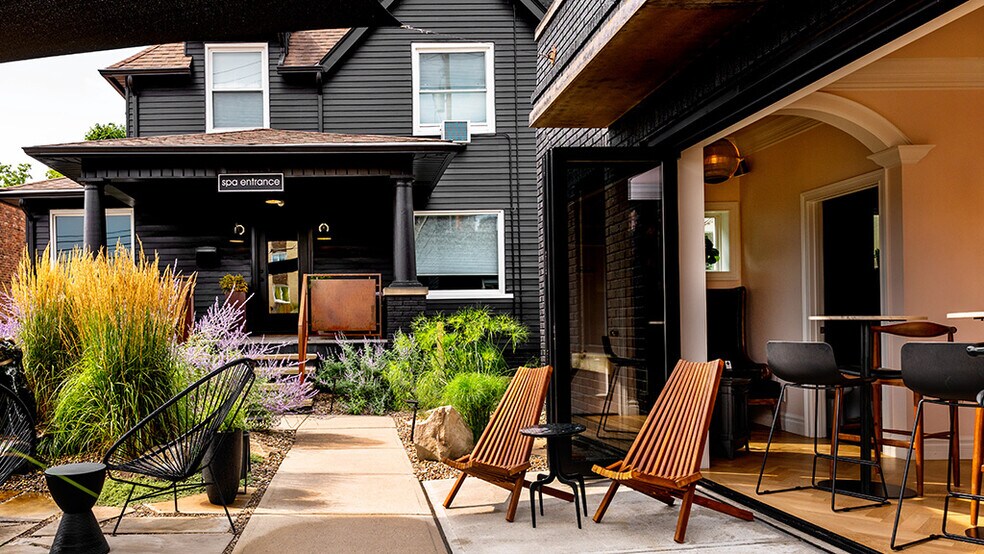 17917-17919 Detroit Ave, Lakewood, OH à vendre - Photo principale - Image 1 de 48