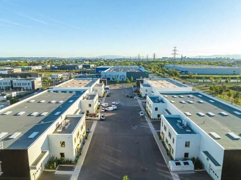 Flex in Saint-Priest for lease - Building Photo - Image 2 of 21