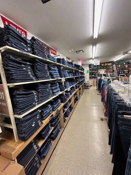 1020 Laurel St, Whitewood, SD à vendre - Photo du bâtiment - Image 3 de 7