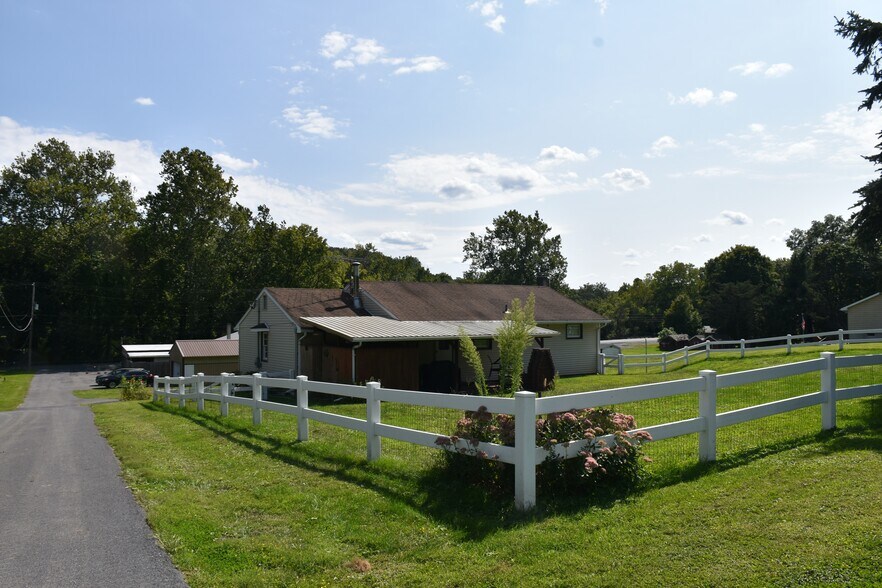 4592 S Delaware Dr, Easton, PA à vendre - Photo du bâtiment - Image 3 de 35