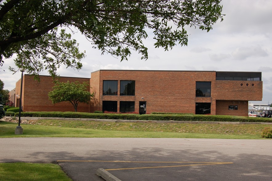 2330-2350 Brickvale Dr, Elk Grove Village, IL for sale - Building Photo - Image 1 of 1