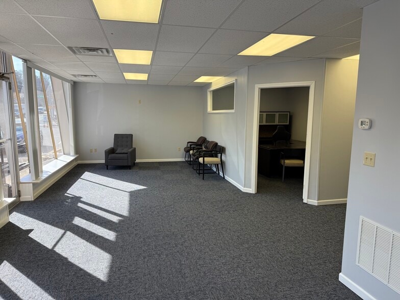 5850 Library Rd, Bethel Park, PA for lease - Primary Photo - Image 1 of 5