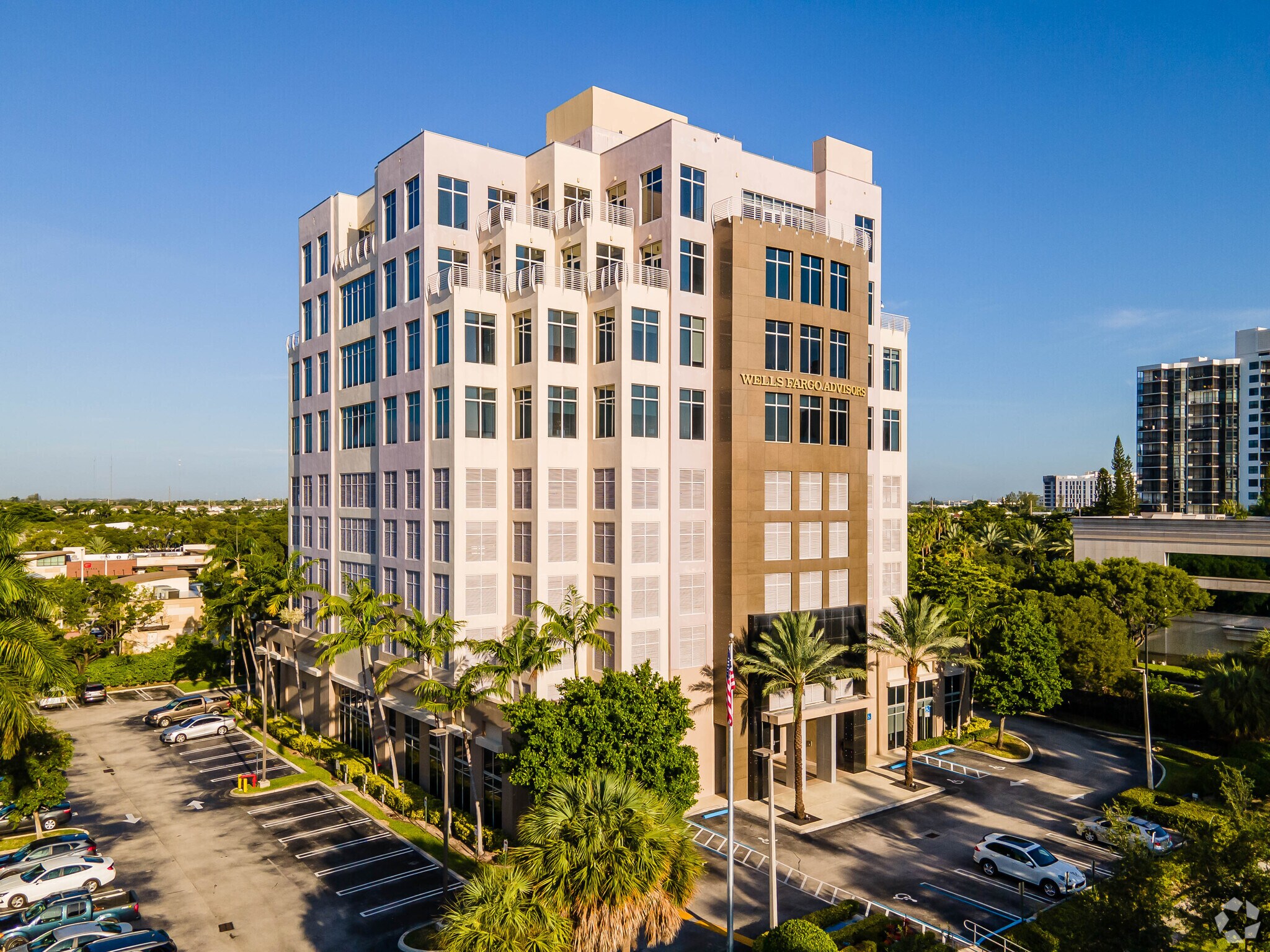 19950 W Country Club Dr, Aventura, FL for lease Primary Photo- Image 1 of 19