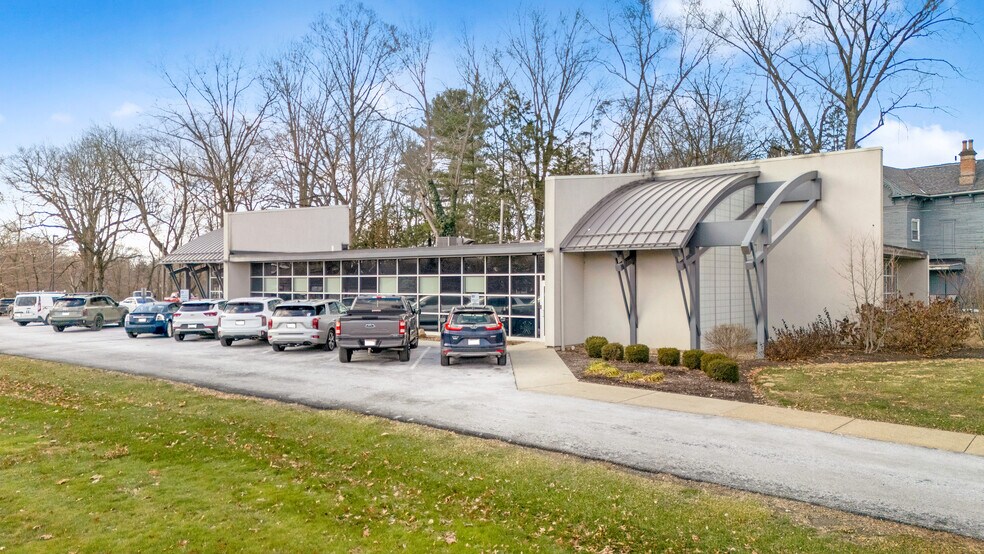 661 Mahoning Ave NW, Warren, OH à louer - Photo du bâtiment - Image 3 de 10