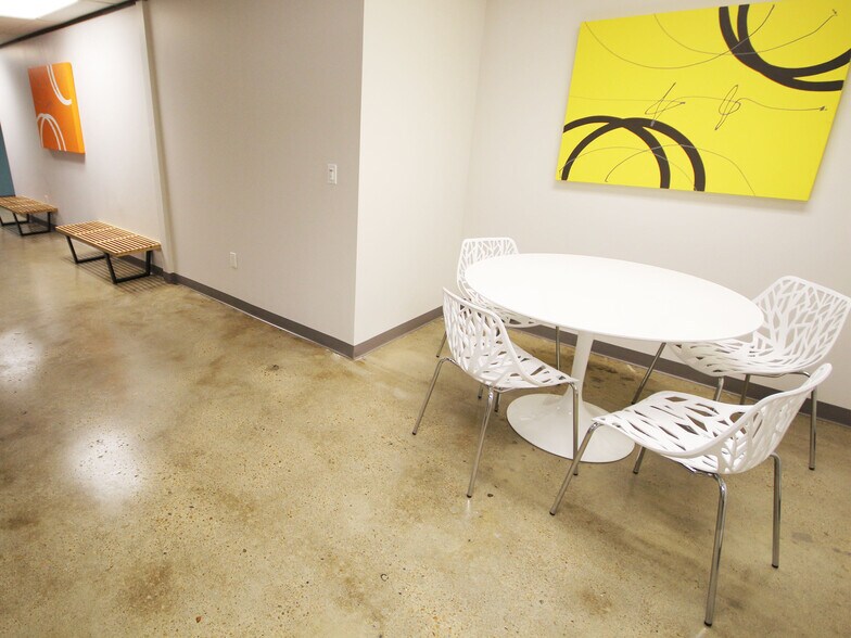 7322 Southwest Fwy, Houston, TX à louer - Photo intérieure - Image 3 de 8