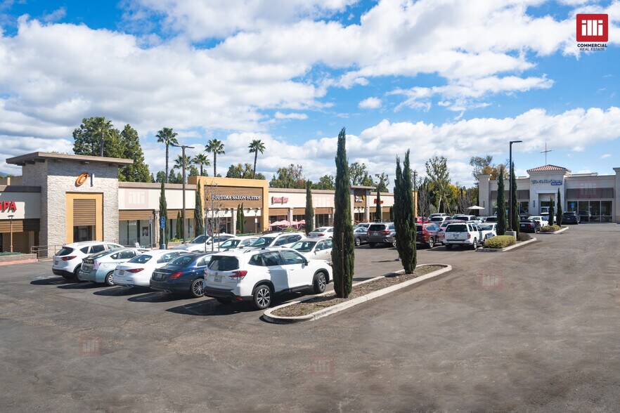 24270 El Toro Rd, Laguna Hills, CA à louer - Photo du bâtiment - Image 3 de 6