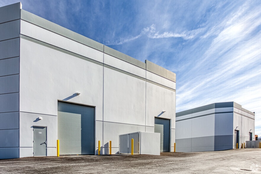 915 E Dale Ave, Henderson, NV for sale - Building Photo - Image 3 of 6