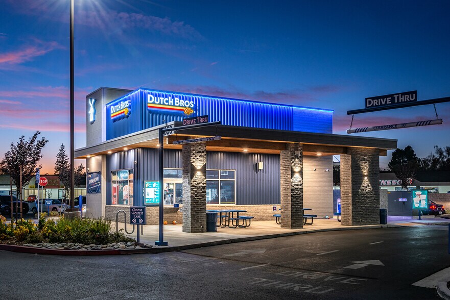 7811-7895 Lichen Dr, Citrus Heights, CA à louer - Photo du bâtiment - Image 3 de 3