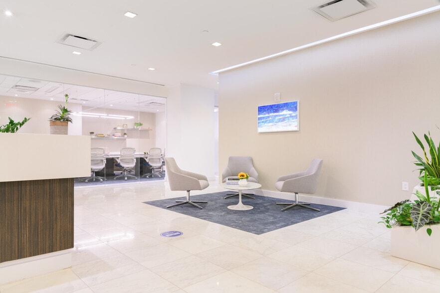 535 Fifth Ave, New York, NY for lease - Building Photo - Image 3 of 8