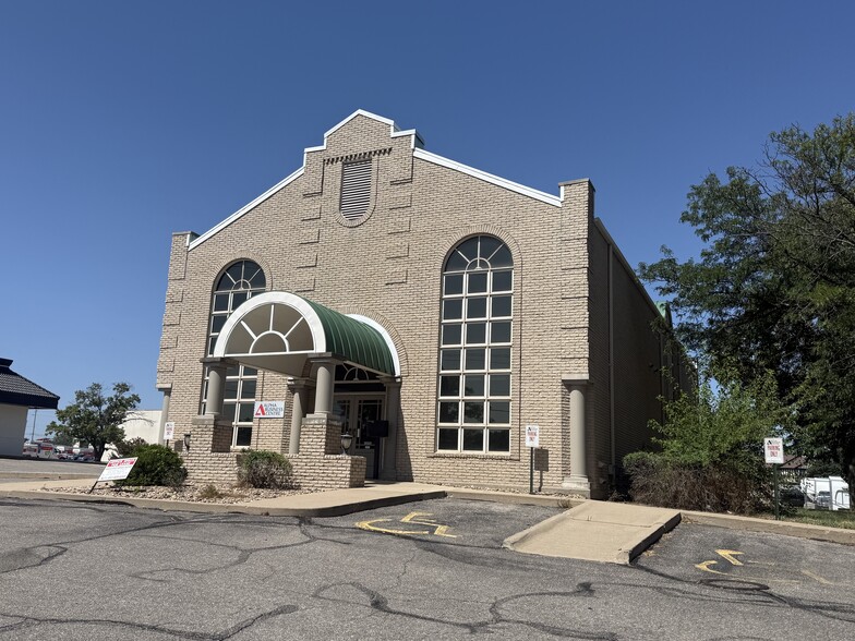 2251 N Woodlawn Blvd, Wichita, KS for sale - Building Photo - Image 3 of 26
