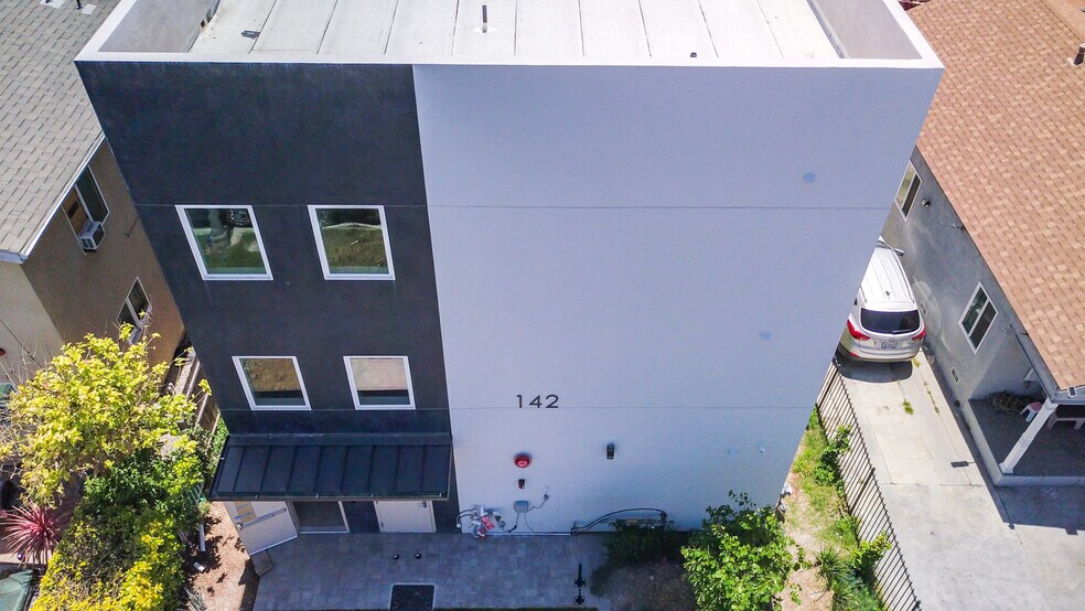 142 E 84th St, Los Angeles, CA à vendre - Photo du bâtiment - Image 3 de 20