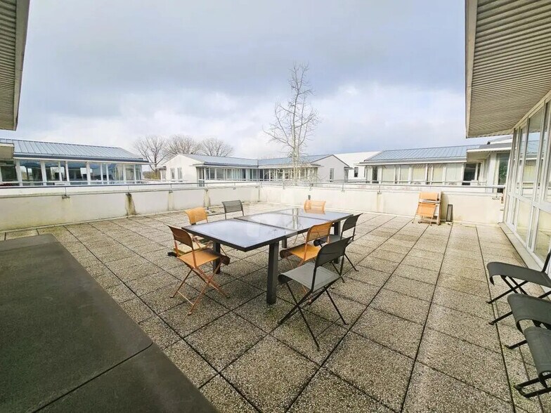 Office in Lieusaint for sale - Building Photo - Image 3 of 9