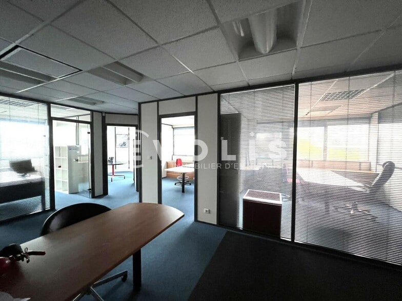 Office in Mérignac for lease - Interior Photo - Image 1 of 6