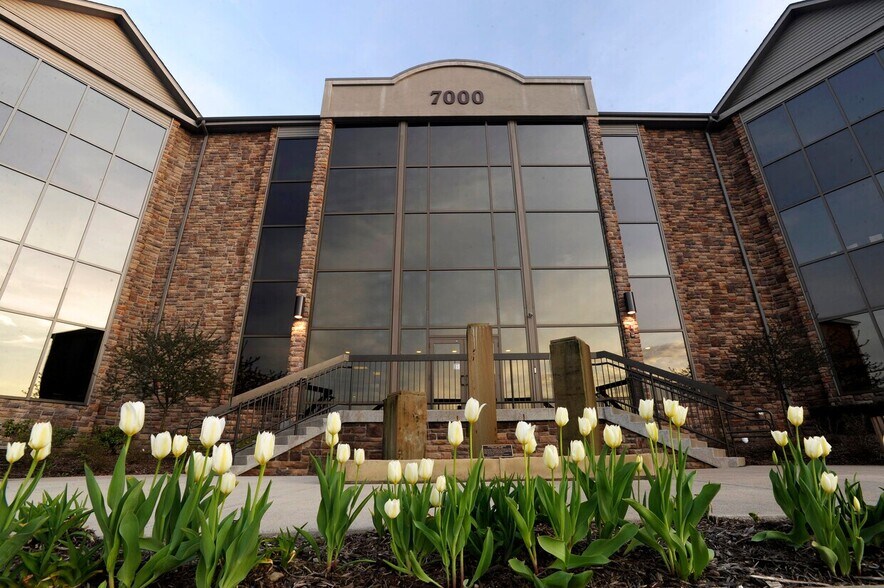 7000 Stonewood Dr, Wexford, PA à louer - Photo du bâtiment - Image 2 de 4