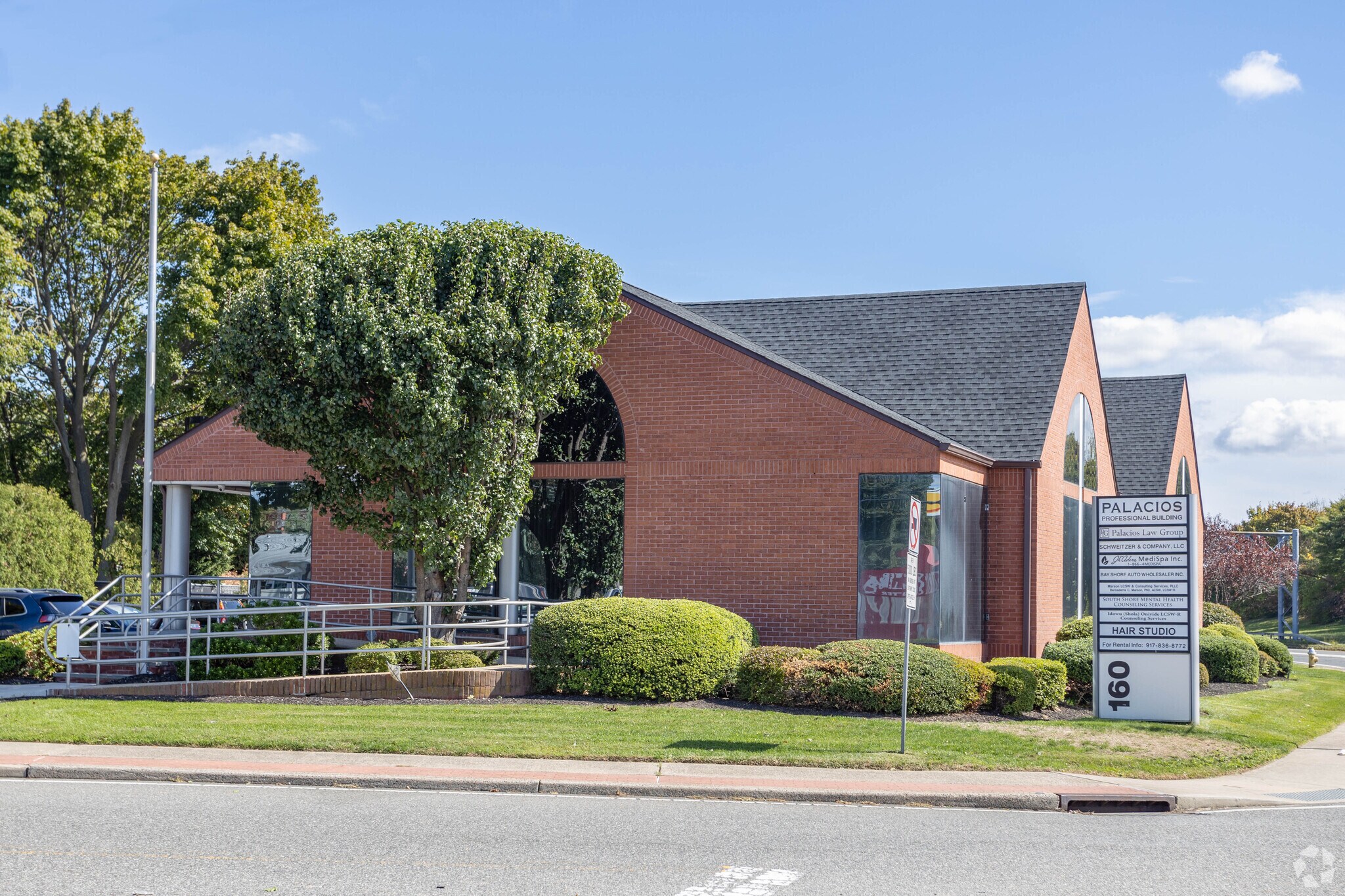 160 Howells Rd, Bay Shore, NY for lease Building Photo- Image 1 of 11