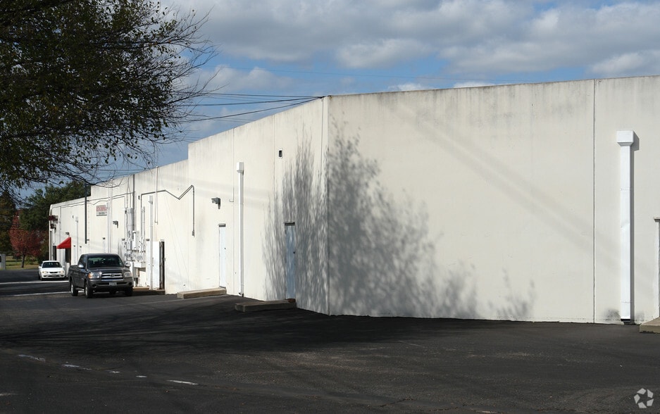 2521 Rutland Dr, Austin, TX for lease - Building Photo - Image 3 of 3