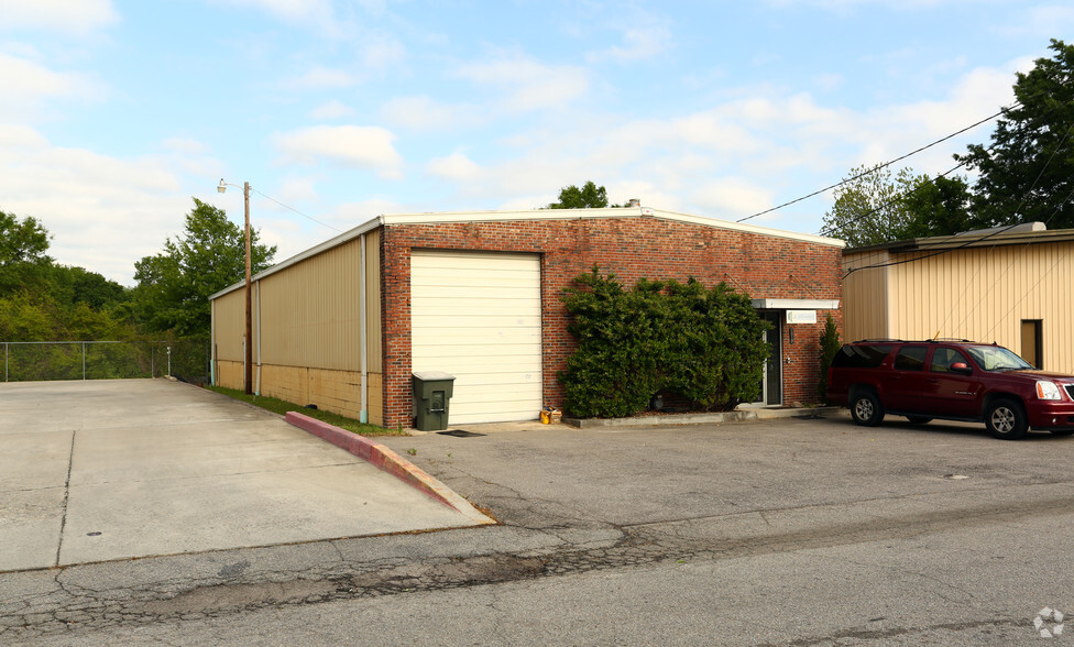 1017 Ferguson St, Columbia, SC for lease - Building Photo - Image 1 of 1