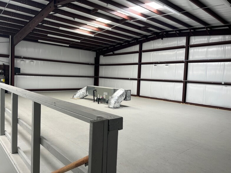 711 S 14th St, La Porte, TX for lease - Interior Photo - Image 2 of 7