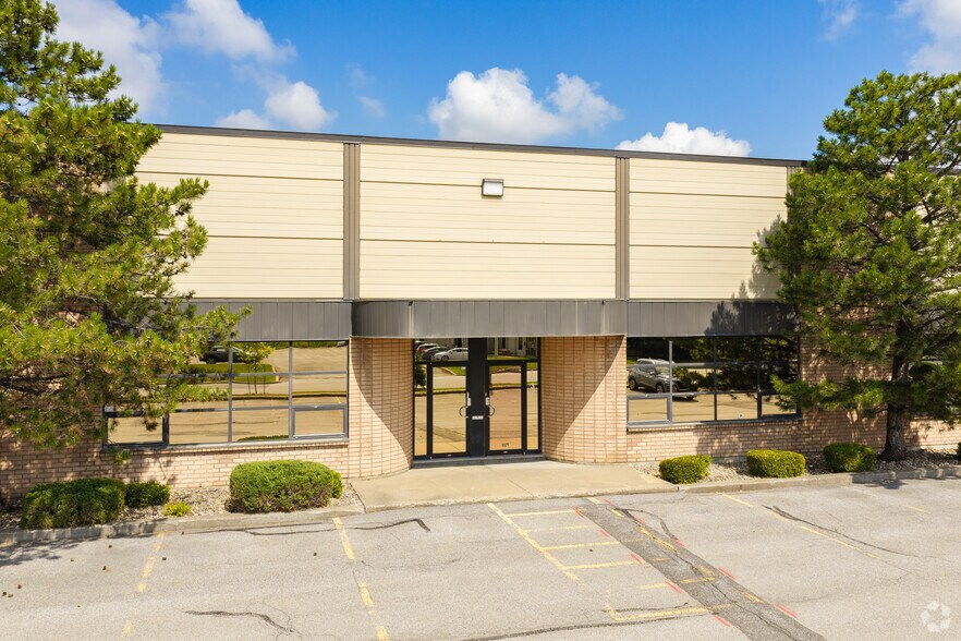 1913-1959 Rue Le Chatelier, Laval, QC for lease - Building Photo - Image 3 of 5