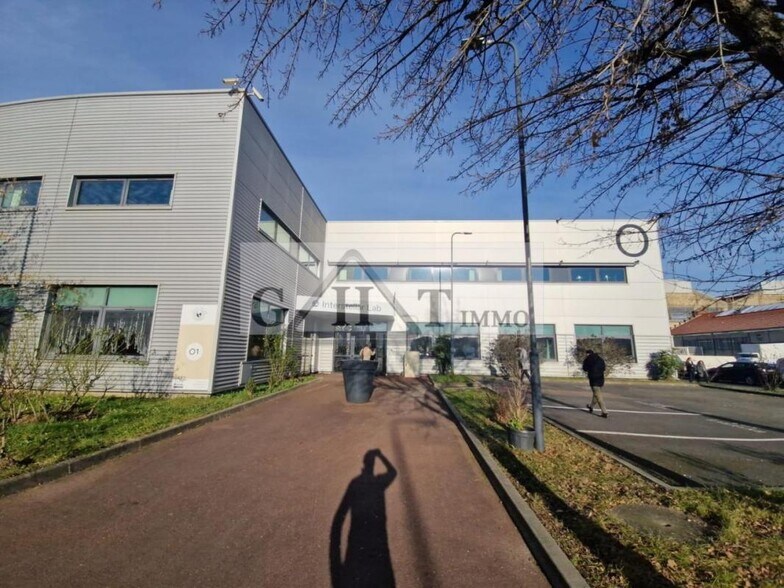 Commerce de détail dans Ivry-sur-Seine à louer - Photo du bâtiment - Image 3 de 3