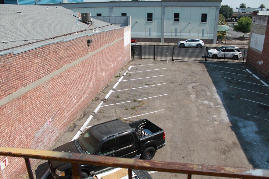 28-32 S American portefeuille de 3 propriétés à vendre sur LoopNet.ca - Photo du bâtiment - Image 3 de 16