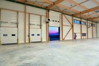 Industriel dans Louvres à louer Photo intérieure- Image 1 de 9