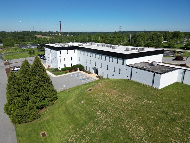 1011 W Baltimore Pike, West Grove, PA for lease - Building Photo - Image 2 of 4