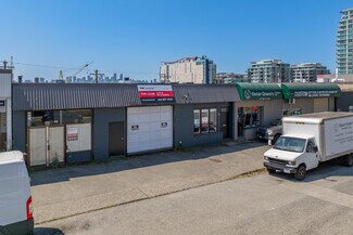 Plus de détails pour 239-241 E 1st St, North Vancouver, BC - Industriel à louer