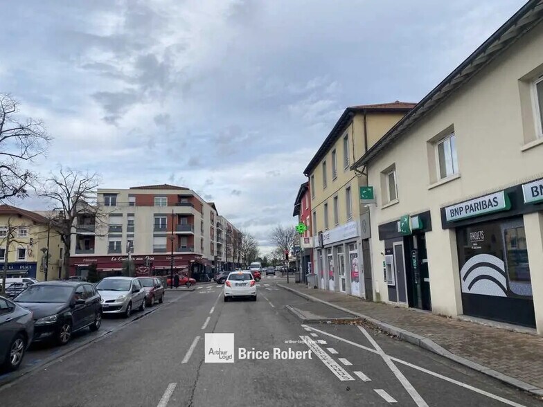 Retail in Meyzieu for lease - Building Photo - Image 2 of 8