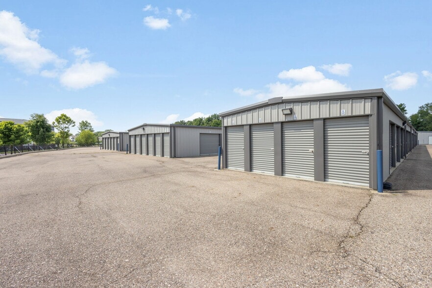 165 Hackett Road rd, Goshen, IN for sale - Building Photo - Image 2 of 5