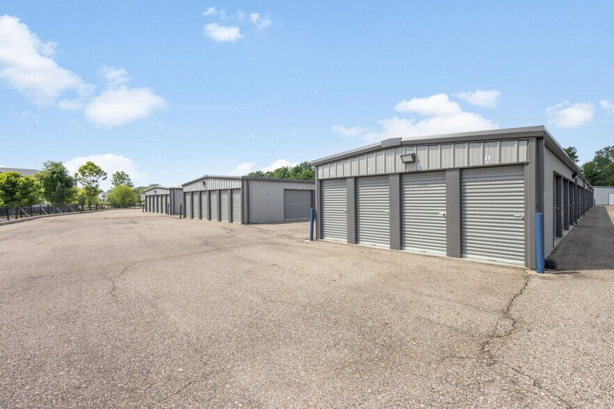 165 Hackett Road rd, Goshen, IN à vendre - Photo du bâtiment - Image 2 de 5